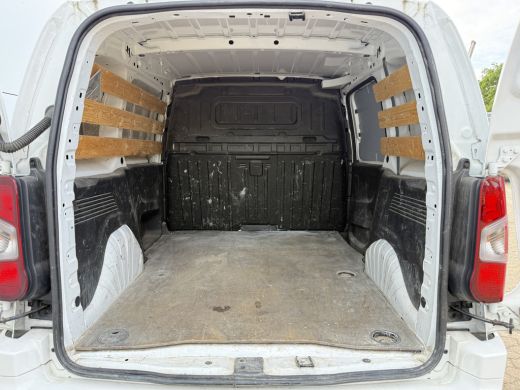 Opel Combo 1.5D 130PK Automaat L1 Climate Control Cruise Control Carplay Parkeersensoren Achter Trekhaak Camera ActivLease financial lease