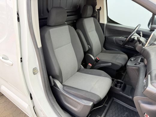 Opel Combo 1.5D 130PK Automaat L1 Climate Control Cruise Control Carplay Parkeersensoren Achter Trekhaak Camera ActivLease financial lease
