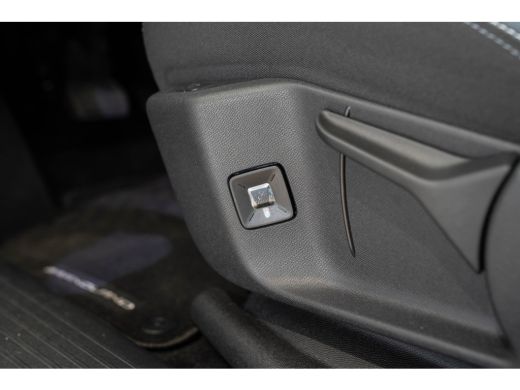 Opel Grandland 1.6 Turbo Plug-in-Hybrid Edition | 7.4KW Boordlader | Trekhaak | All-Season Banden | Stoel & Stuu... ActivLease financial lease