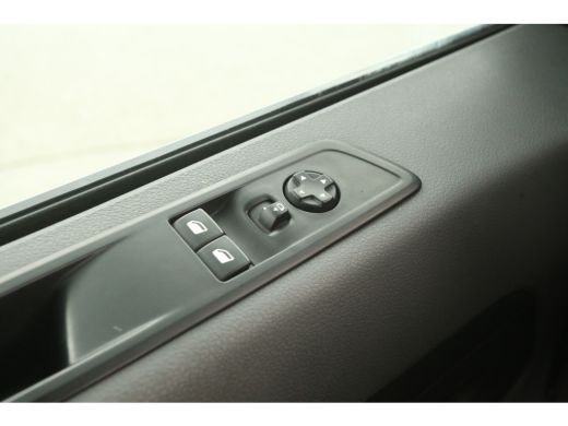 Peugeot e-Expert 75 kWh L3H1 | Snelladen | SOH 92% | Airco | Camera | Cruise | 3 Zits | Carplay | Imperiaal | Trek... ActivLease financial lease