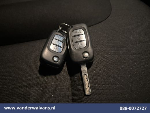 Renault Trafic 2.0 dCi 131pk L2H1 Euro6 Airco | LED | Cruisecontrol | 2500kg Trekhaak | Parkeersensoren Bijrijde... ActivLease financial lease