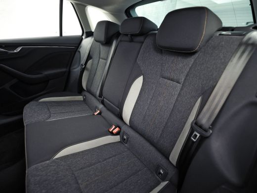Skoda Scala 1.0 TSI Sport Automaat (GROOT NAVI, VIRTUAL COCKPIT, CLIMATE, APPLE CARPLAY, STOELVERWARMING, NIE... ActivLease financial lease