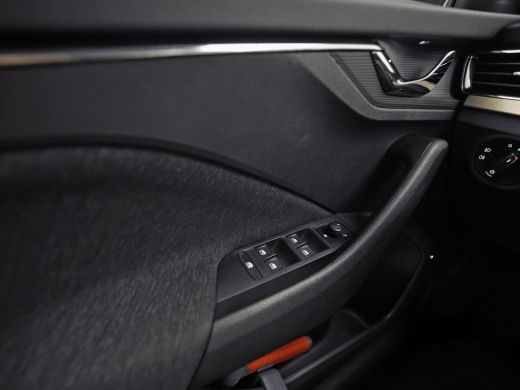 Skoda Scala 1.0 TSI Sport Automaat (GROOT NAVI, VIRTUAL COCKPIT, CLIMATE, APPLE CARPLAY, STOELVERWARMING, NIE... ActivLease financial lease
