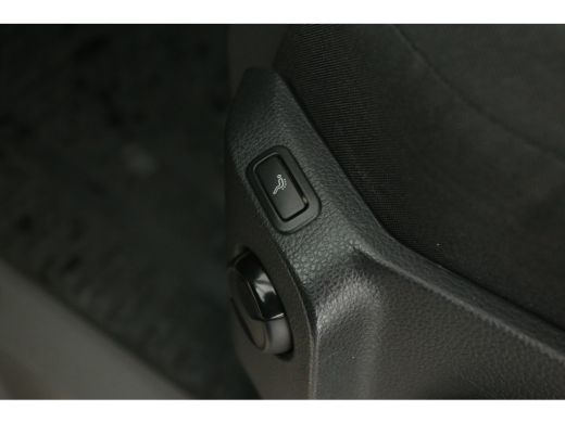 Volkswagen Crafter 2.0 TDI 140PK L3H3 | Airco | Cruise | Camera | Massagestoel | Carplay ActivLease financial lease