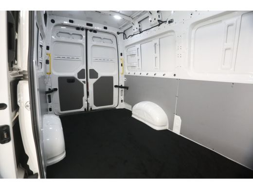 Volkswagen Crafter 2.0 TDI 140PK L3H3 | Airco | Cruise | Camera | Massagestoel | Carplay ActivLease financial lease