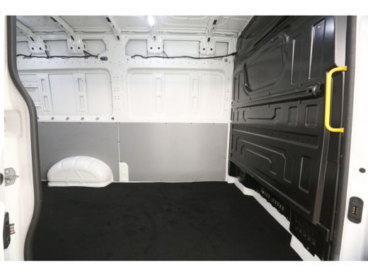 Volkswagen Crafter 2.0 TDI 140PK L3H3 | Airco | Cruise | Camera | Massagestoel | Carplay ActivLease financial lease