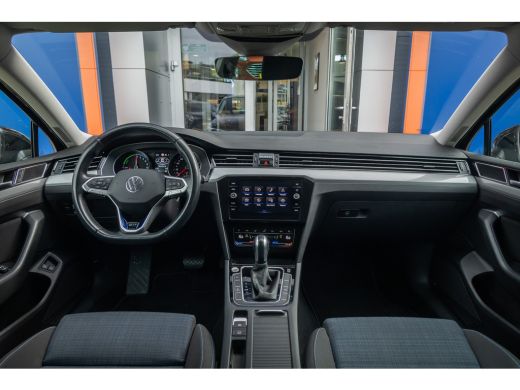 Volkswagen Passat Variant 1.4 TSI PHEV GTE Business | ACC | Stoelverwarming | Camera | LED Matrix | 17'' | | Achter... ActivLease financial lease