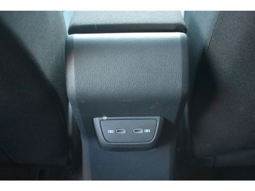 Volkswagen Polo 1.0 TSI 95PK DSG-7 R-Line | PANORAMADAK | TREKHAAK | 17 INCH | CAMERA | MATRIX LED | APP CONNECT ... ActivLease financial lease