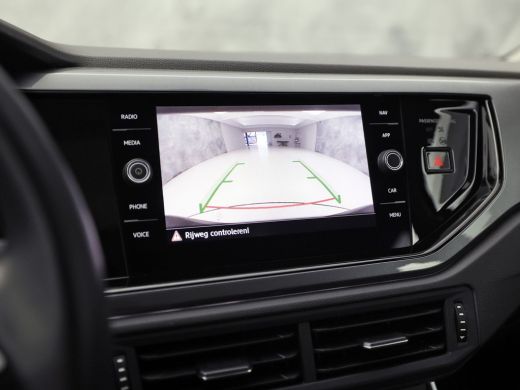 Volkswagen Polo 1.0 TSI Highline (SCHUIFDAK, APPLE CARPLAY, VITRUAL COCKPIT, ACC, LM VELGEN, CAMERA, NIEUWE APK, ... ActivLease financial lease