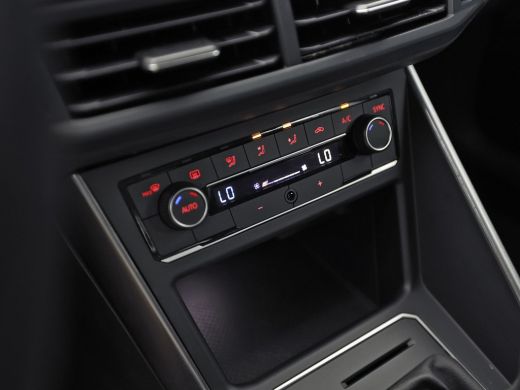 Volkswagen Polo 1.0 TSI Highline (SCHUIFDAK, APPLE CARPLAY, VITRUAL COCKPIT, ACC, LM VELGEN, CAMERA, NIEUWE APK, ... ActivLease financial lease