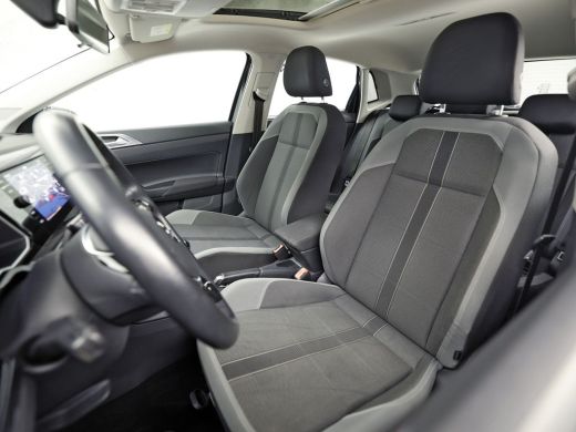 Volkswagen Polo 1.0 TSI Highline (SCHUIFDAK, APPLE CARPLAY, VITRUAL COCKPIT, ACC, LM VELGEN, CAMERA, NIEUWE APK, ... ActivLease financial lease