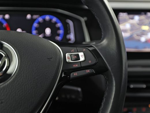 Volkswagen Polo 1.0 TSI Highline (SCHUIFDAK, APPLE CARPLAY, VITRUAL COCKPIT, ACC, LM VELGEN, CAMERA, NIEUWE APK, ... ActivLease financial lease