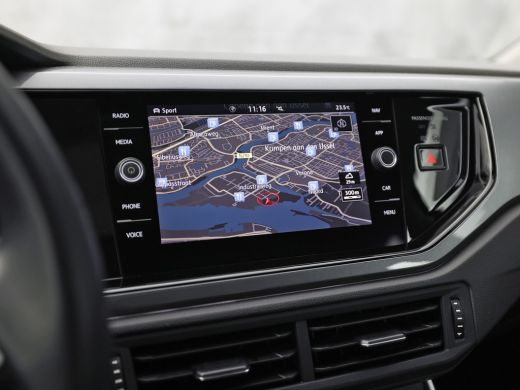 Volkswagen Polo 1.0 TSI Highline (SCHUIFDAK, APPLE CARPLAY, VITRUAL COCKPIT, ACC, LM VELGEN, CAMERA, NIEUWE APK, ... ActivLease financial lease