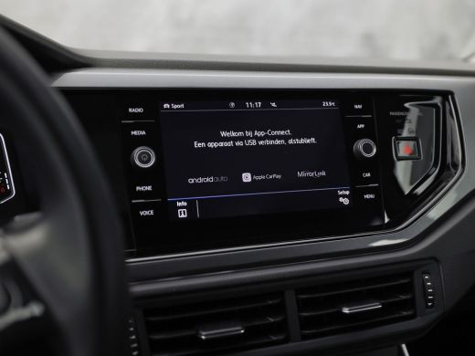 Volkswagen Polo 1.0 TSI Highline (SCHUIFDAK, APPLE CARPLAY, VITRUAL COCKPIT, ACC, LM VELGEN, CAMERA, NIEUWE APK, ... ActivLease financial lease