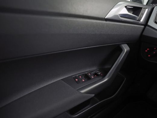 Volkswagen Polo 1.0 TSI Highline (SCHUIFDAK, APPLE CARPLAY, VITRUAL COCKPIT, ACC, LM VELGEN, CAMERA, NIEUWE APK, ... ActivLease financial lease