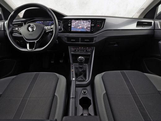 Volkswagen Polo 1.0 TSI Highline (SCHUIFDAK, APPLE CARPLAY, VITRUAL COCKPIT, ACC, LM VELGEN, CAMERA, NIEUWE APK, ... ActivLease financial lease