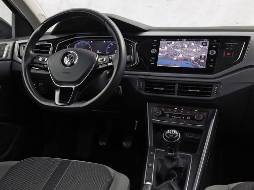 Volkswagen Polo 1.0 TSI Highline (SCHUIFDAK, APPLE CARPLAY, VITRUAL COCKPIT, ACC, LM VELGEN, CAMERA, NIEUWE APK, ... ActivLease financial lease