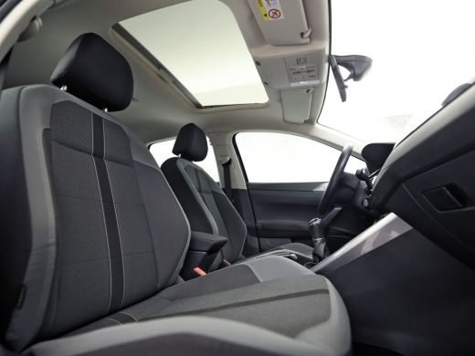 Volkswagen Polo 1.0 TSI Highline (SCHUIFDAK, APPLE CARPLAY, VITRUAL COCKPIT, ACC, LM VELGEN, CAMERA, NIEUWE APK, ... ActivLease financial lease