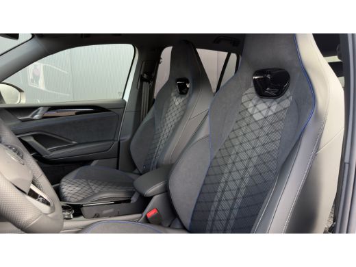 Volkswagen Tiguan R-Line Edition - eHybrid | 'App-Connect' draadloze smartphone integratie | Automatische afstandsr... ActivLease financial lease