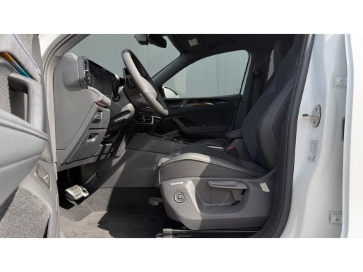 Volkswagen Tiguan R-Line Edition - eHybrid | 'App-Connect' draadloze smartphone integratie | Automatische afstandsr... ActivLease financial lease