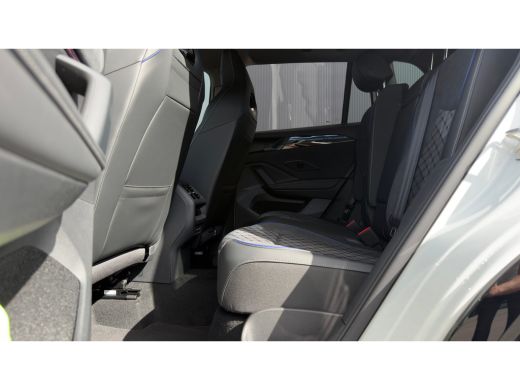Volkswagen Tiguan R-Line Edition - eHybrid | 'App-Connect' draadloze smartphone integratie | Automatische afstandsr... ActivLease financial lease