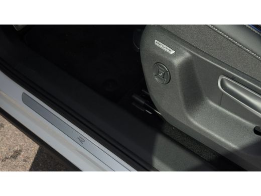 Volkswagen Tiguan R-Line Edition - eHybrid | 'App-Connect' draadloze smartphone integratie | Automatische afstandsr... ActivLease financial lease