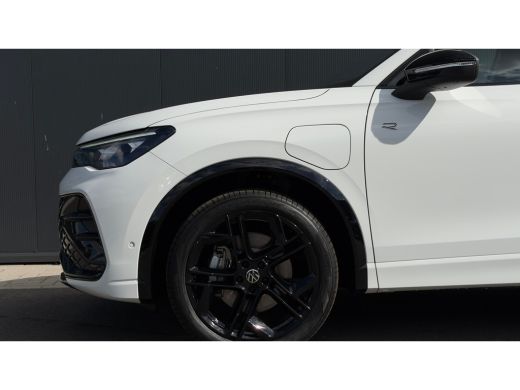 Volkswagen Tiguan R-Line Edition - eHybrid | 'App-Connect' draadloze smartphone integratie | Automatische afstandsr... ActivLease financial lease