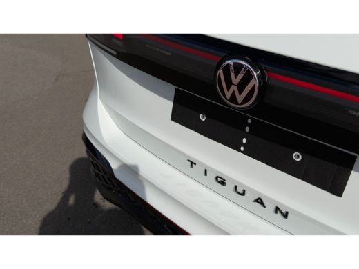 Volkswagen Tiguan R-Line Edition - eHybrid | 'App-Connect' draadloze smartphone integratie | Automatische afstandsr... ActivLease financial lease