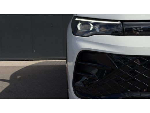Volkswagen Tiguan R-Line Edition - eHybrid | 'App-Connect' draadloze smartphone integratie | Automatische afstandsr... ActivLease financial lease