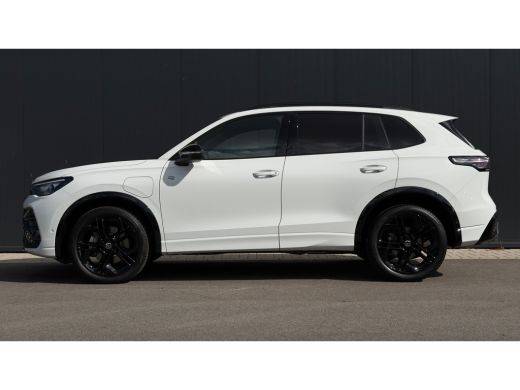 Volkswagen Tiguan R-Line Edition - eHybrid | 'App-Connect' draadloze smartphone integratie | Automatische afstandsr... ActivLease financial lease
