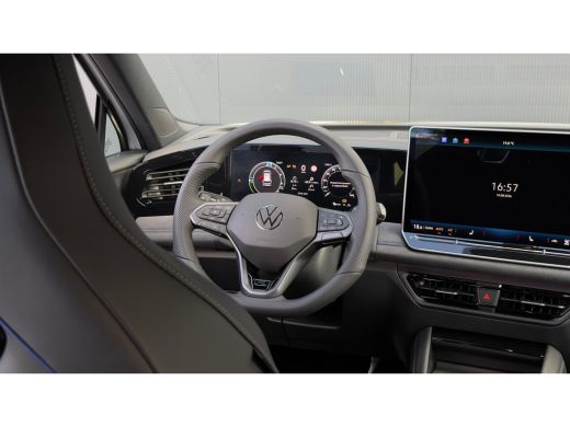 Volkswagen Tiguan R-Line Edition - eHybrid | 'App-Connect' draadloze smartphone integratie | Automatische afstandsr... ActivLease financial lease