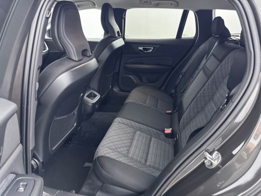 Volvo  V60 B3 Momentum Advantage | 19" | Exterior Styling Pack | Adaptieve Cruise | BLIS | Stoel/Stuurverwar... ActivLease financial lease