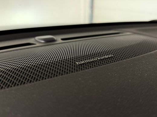 Volvo  XC40 T4 Recharge Plus Bright | Trekhaak | Harman Kardon | All Season banden | Bestuurdersstoel elektri... ActivLease financial lease