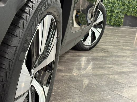 Volvo  XC40 T4 Recharge Plus Bright | Trekhaak | Harman Kardon | All Season banden | Bestuurdersstoel elektri... ActivLease financial lease