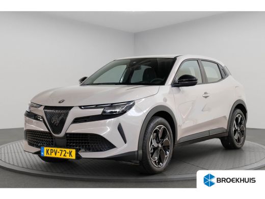 Alfa Romeo Junior Elettrica 54 kWh | Apple Carplay & Android Auto | Parkeesensoren | Keyless | Climate Controle | A... ActivLease financial lease