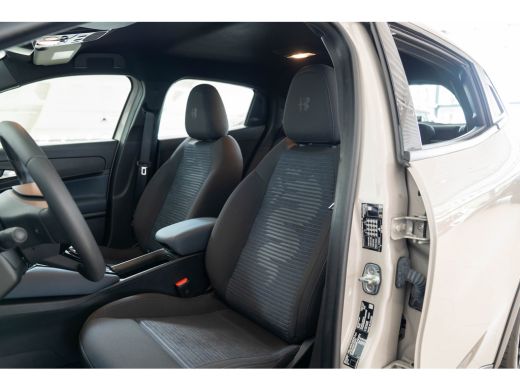 Alfa Romeo Junior Elettrica 54 kWh | Apple Carplay & Android Auto | Parkeesensoren | Keyless | Climate Controle | A... ActivLease financial lease
