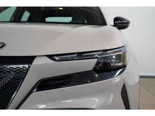 Alfa Romeo Junior Elettrica 54 kWh | Apple Carplay & Android Auto | Parkeesensoren | Keyless | Climate Controle | A... ActivLease financial lease