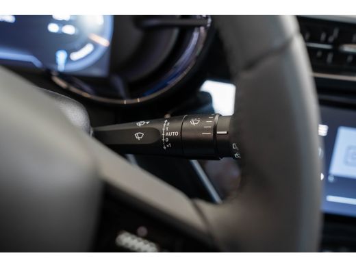 Alfa Romeo Junior Elettrica 54 kWh | Apple Carplay & Android Auto | Parkeesensoren | Keyless | Climate Controle | A... ActivLease financial lease