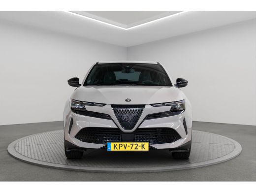 Alfa Romeo Junior Elettrica 54 kWh | Apple Carplay & Android Auto | Parkeesensoren | Keyless | Climate Controle | A... ActivLease financial lease