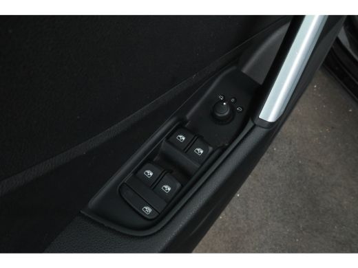 Audi Q2 1.4 TFSI CoDS-line Automaat, Stoelverwarming, Virtual, Leer, ActivLease financial lease