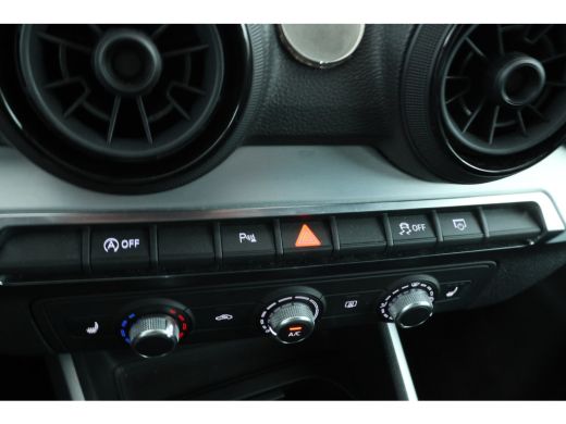 Audi Q2 1.4 TFSI CoDS-line Automaat, Stoelverwarming, Virtual, Leer, ActivLease financial lease