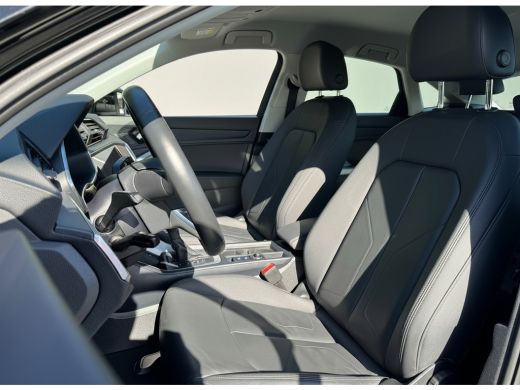 Audi Q3 45 TFSI e 245PK BUSINESS EDITION PHEV LEDER/NAVICAMERA/CARPLAY/ELEKTR.KLEP ActivLease financial lease