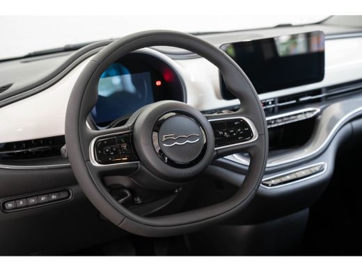 Fiat 500e 42 kWh | Camera | Navigatie | Apple Carplay & Android Auto | Parkeersensoren | Climate Controle |... ActivLease financial lease