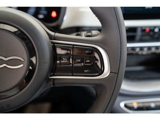Fiat 500e 42 kWh | Camera | Navigatie | Apple Carplay & Android Auto | Parkeersensoren | Climate Controle |... ActivLease financial lease