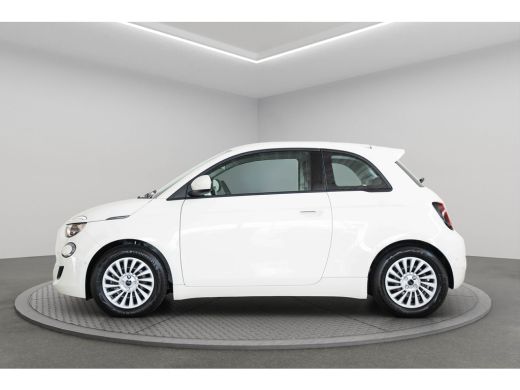 Fiat 500e 42 kWh | Camera | Navigatie | Apple Carplay & Android Auto | Parkeersensoren | Climate Controle |... ActivLease financial lease