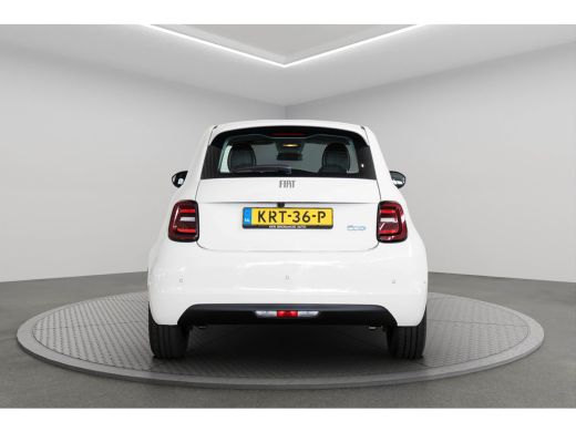 Fiat 500e 42 kWh | Camera | Navigatie | Apple Carplay & Android Auto | Parkeersensoren | Climate Controle |... ActivLease financial lease
