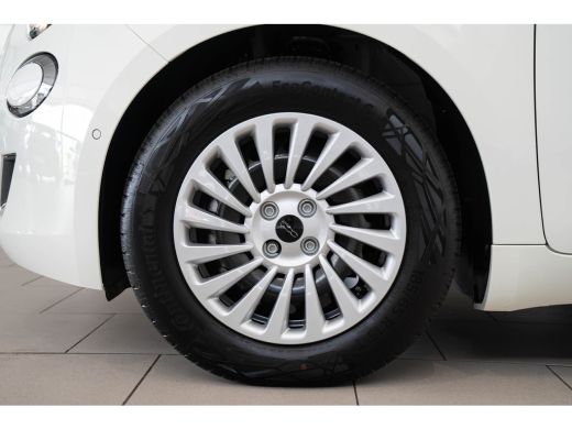 Fiat 500e 42 kWh | Camera | Navigatie | Apple Carplay & Android Auto | Parkeersensoren | Climate Controle |... ActivLease financial lease