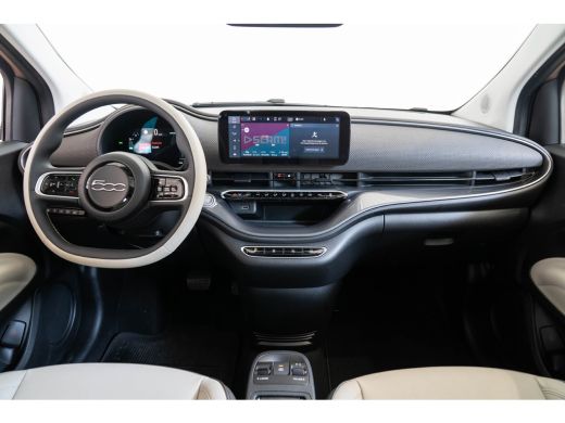 Fiat 500 La Prima 42 kWh | SOH 93,5% | Panoramadak | Camera | Stoelverwarming | Navigatie | Keyless | 17 I... ActivLease financial lease