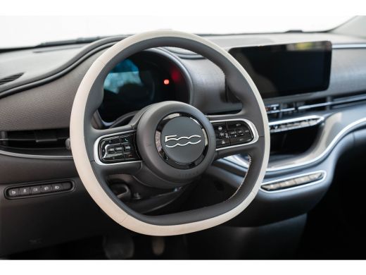 Fiat 500 La Prima 42 kWh | SOH 93,5% | Panoramadak | Camera | Stoelverwarming | Navigatie | Keyless | 17 I... ActivLease financial lease