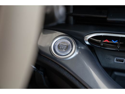 Fiat 500 La Prima 42 kWh | SOH 93,5% | Panoramadak | Camera | Stoelverwarming | Navigatie | Keyless | 17 I... ActivLease financial lease